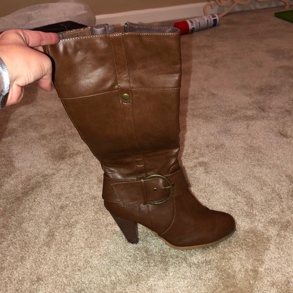 Tall brown boots - Picture 2 of 4